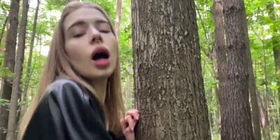 18enne italiana sveltina e un pompino con ingoio al parco