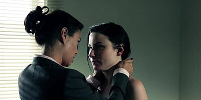 A sexy prisoner is having fun with her lawyer in the interrogation room