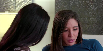 Abella Danger shows to Stepmom Mindi Mink how her pussy squirts