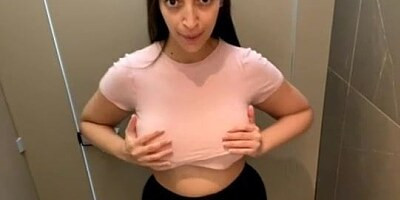 agznebuli gogo tualetshi