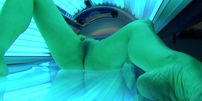 Amateur brunette filming herself while masturbates in solarium