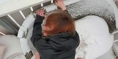 amatrice allemande defoncee en exterieur dans la neige