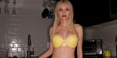 April Wild: Ultimate Edging Handjob