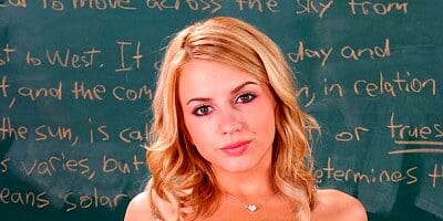 Ardent flapper Lexi Belle in hot lingerie takes a huge rod