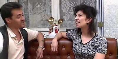 Belle brune prend chere