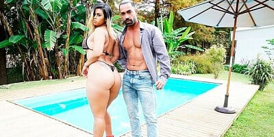 Big-bottomed chick with big bottom Wanessa Boyer rides on a long dick