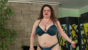 Bit Tit Plumper Desi Dae Uses Sex Toys on Her Juicy Cunt