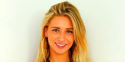 Bitchy hottie Mickey Tyler opens her cock-hungry wet pussy