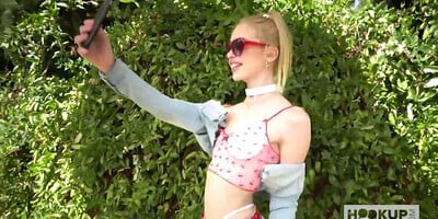 Blonde teen babe Chloe Cherry has rough anal date