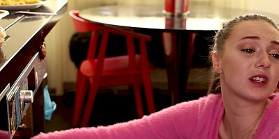 Boss takes advantage of stucked Isabella De Laa