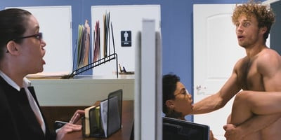 Brunette in glasses Honey Gold is pleasuring cunnilingus