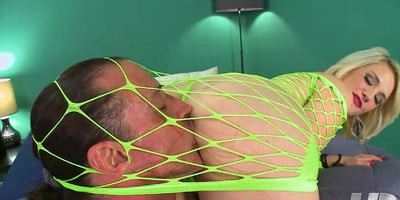 busty PAWG beauty in greennets