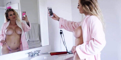 Buxom Mommy Makes Selfies