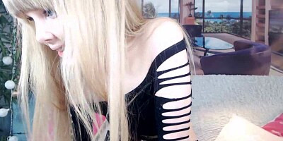 CAMDAZZLE - What is my girlfriend doing here