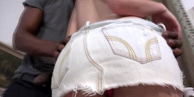 Cuckolding babe gives bj