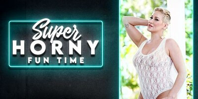 Cute pink-haired babe Ryan Keely sucks a nice rubber dildo