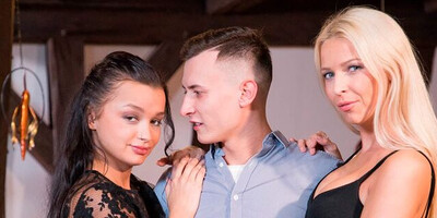 Daphne Klyde and Karol Lilien share a stud in anal threeway