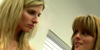 Fetish chicks bind loser