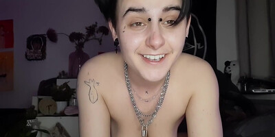 Ftm Dubbel Penetrations Himself While Moaning