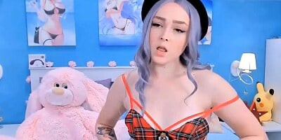 Gorgeous Babe Fucking Herself on Cam