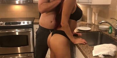 Heiss - Match66 MILF Lutscht Schwanz In Kueche!