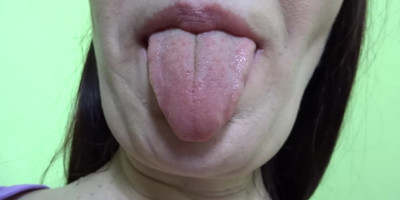 Horny gives a closeup of her goods