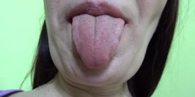 Horny gives a closeup of her goods