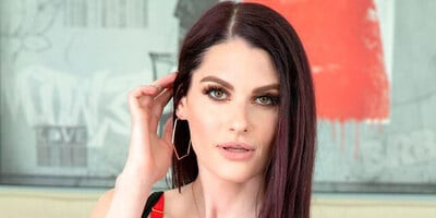 Hot MILF Aria Khaide Loves Being A Slut LIVE