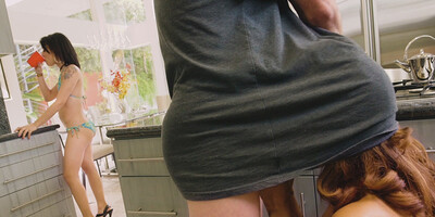 Isis Love and Holly Hendrix are having ffm threesome