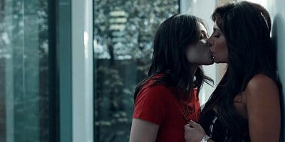 Jaclyn Taylor and Liv Wild have pussy licking fest