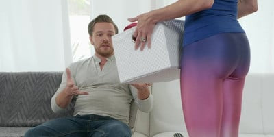 Jelly assed milf Brandi Love fucks handsome young guy in cowgirl pose