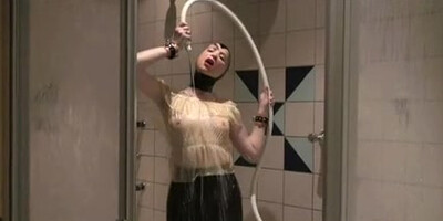 Kinky Fetish Girl Performs Her Freaky Show In Shower