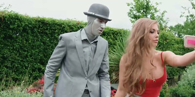 Living statue fucks cock hungry slut with his huge cock