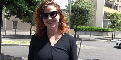 Lou, an assistant in her thirties !