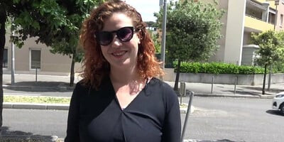 Lou, an assistant in her thirties !