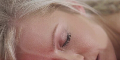 MILF has pussy licked by chiropractor on the massage table