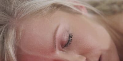 MILF has pussy licked by chiropractor on the massage table