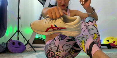 Mistress in Fitness clothes and in white sneakers.