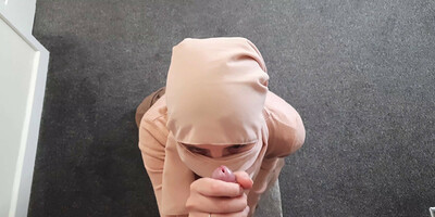 Muslim Arab girlfriend in hijab was fucked while praying