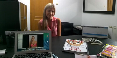 nice chick gives cunt at the casting