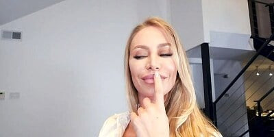 Nicole Aniston’s Present