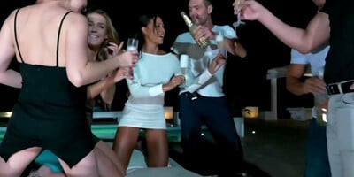 Orgies ibiza (4) partouze au bord de la piscine nuit ejac bo