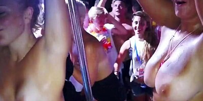 Party teen gets eaten out