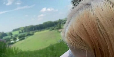 Ragazzina italiana timida scopata in mezzo alla natura