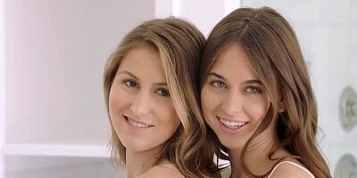 Riley Reid and Paige Owens Share Some Massive Anal Gaping Of Their Holes