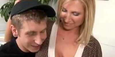 Sexy Mom Meets People