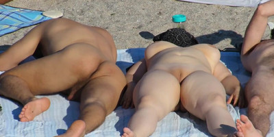 Sexy Nude Milfs Beach Voyeur HD Video Spycam Candid