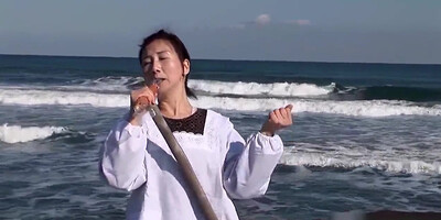 Singer Japanese mom Fornicateed With Microphone Toy - amateur porn