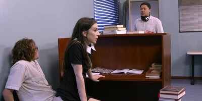 Slender young nerd Ariel Grace excites from cunnilingus and fucks hard