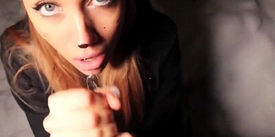 Snowbunny gives amazing winter blowjob in the snow